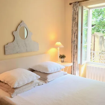 La Rougeanne Bed & Breakfast 4*