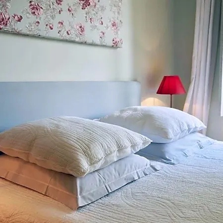 Bed & Breakfast La Rougeanne 4*