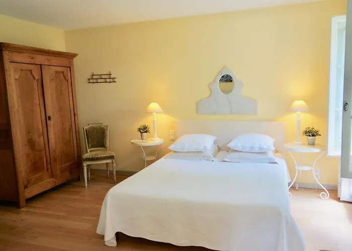 Couette-café La Rougeanne 4*