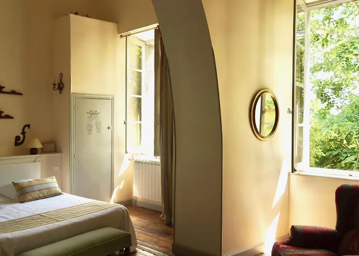 Couette-café La Rougeanne 4*